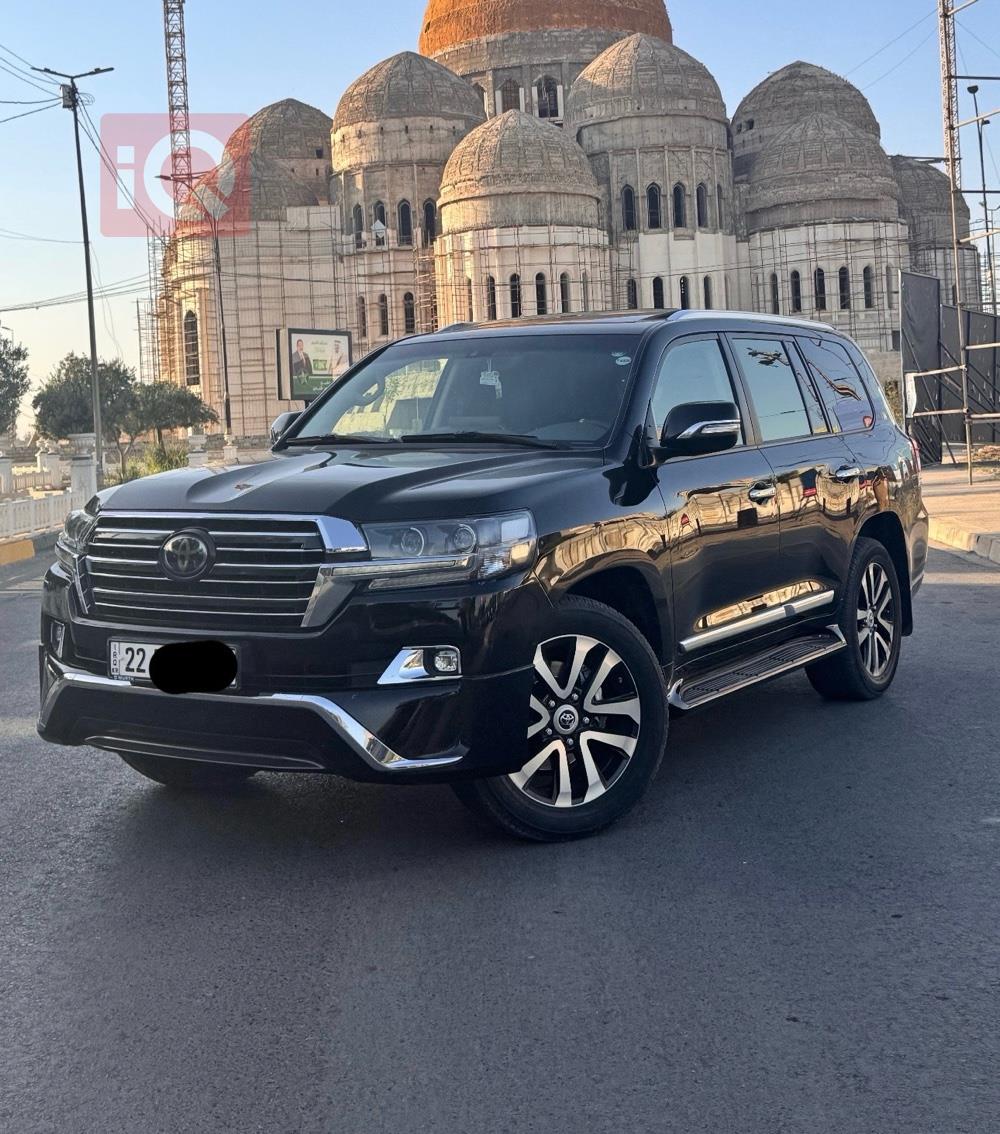 تۆیۆتا لاند کروزەر